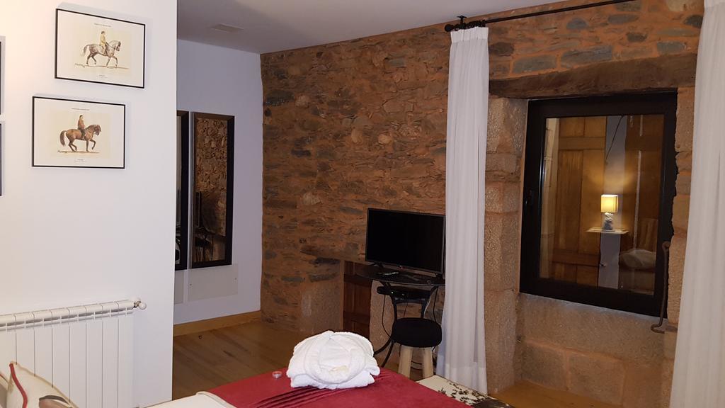 Casa De Baixo - Nature Hotel Alvoco das Varzeas Bagian luar foto